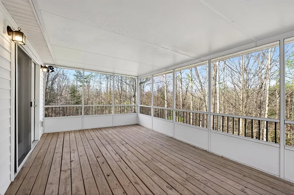 120 Red Bud Lane Hilham TN 38568