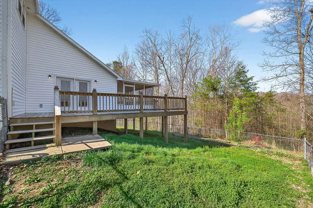 120 Red Bud Lane Hilham TN 38568