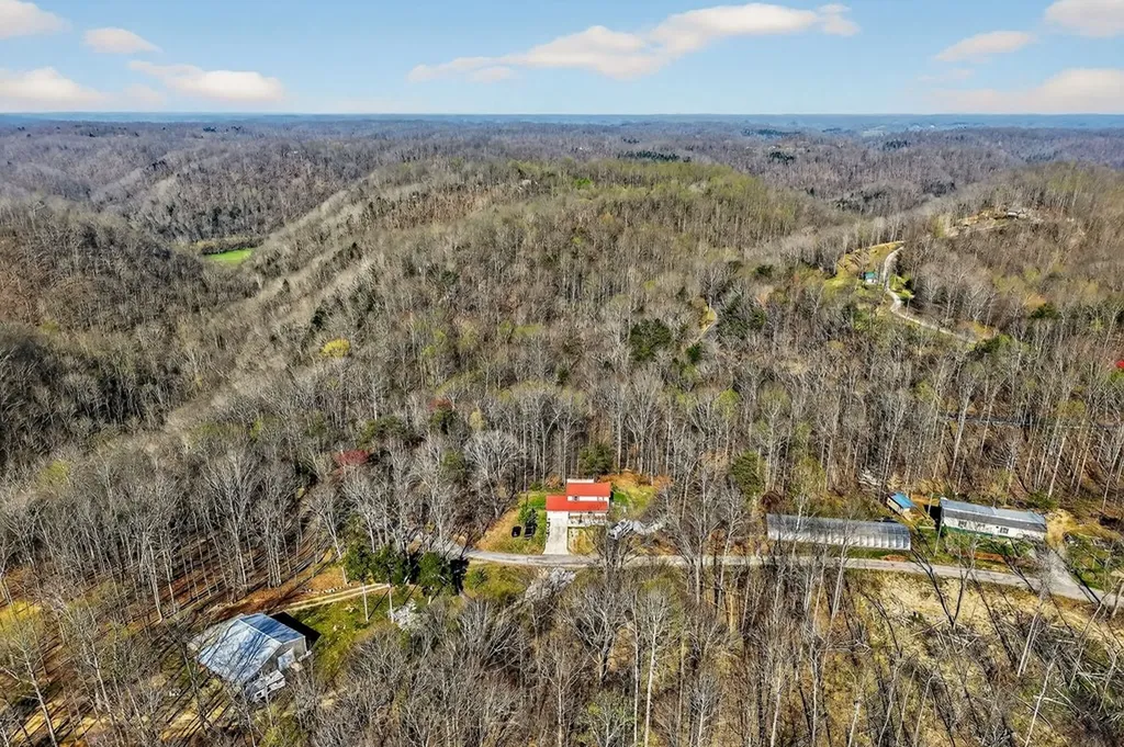 120 Red Bud Lane Hilham TN 38568
