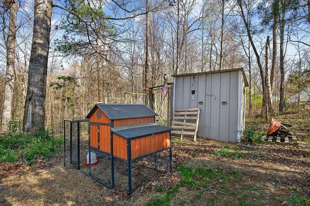 120 Red Bud Lane Hilham TN 38568