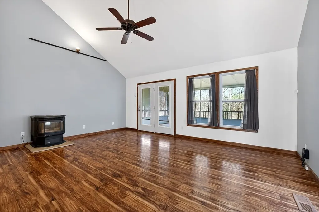 120 Red Bud Lane Hilham TN 38568
