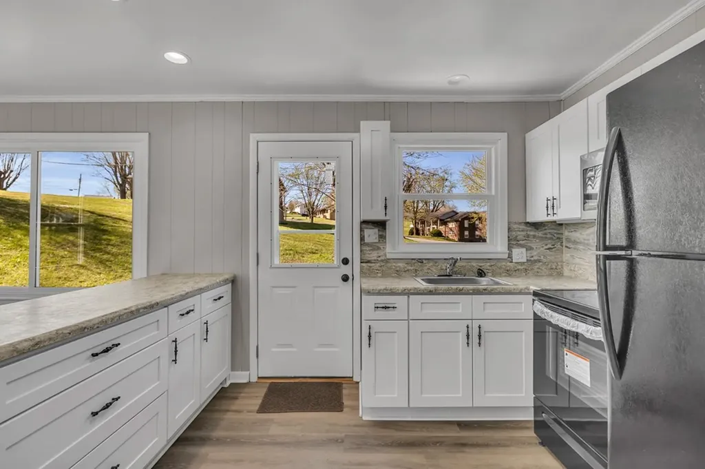 26 E Main Street Gordonsville TN 38563
