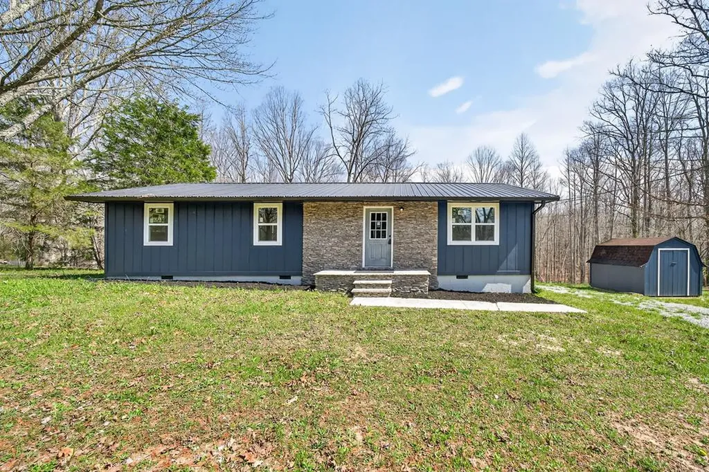 121 Twin Oaks Road Pikeville TN 37367