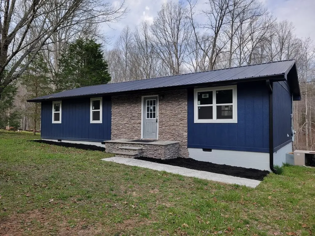 121 Twin Oaks Road Pikeville TN 37367