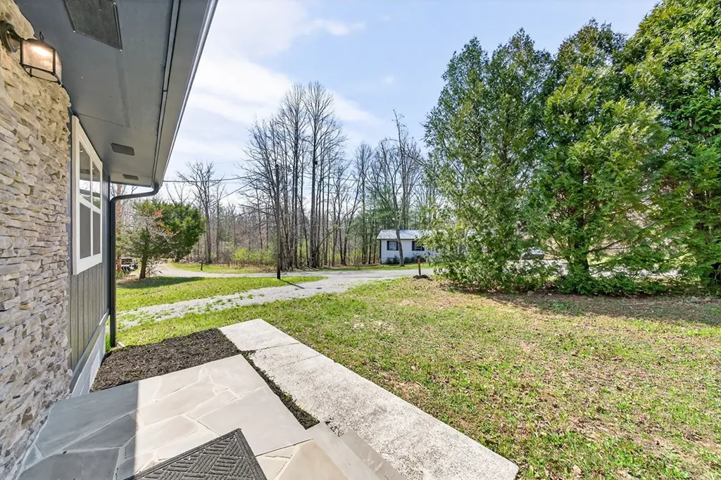 121 Twin Oaks Road Pikeville TN 37367