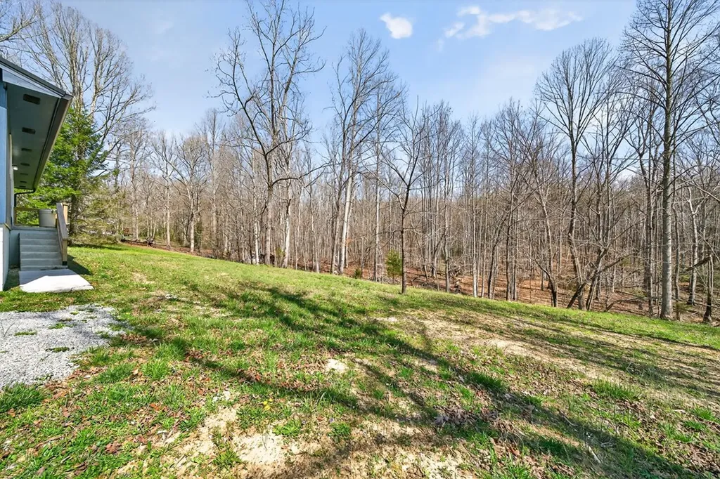 121 Twin Oaks Road Pikeville TN 37367