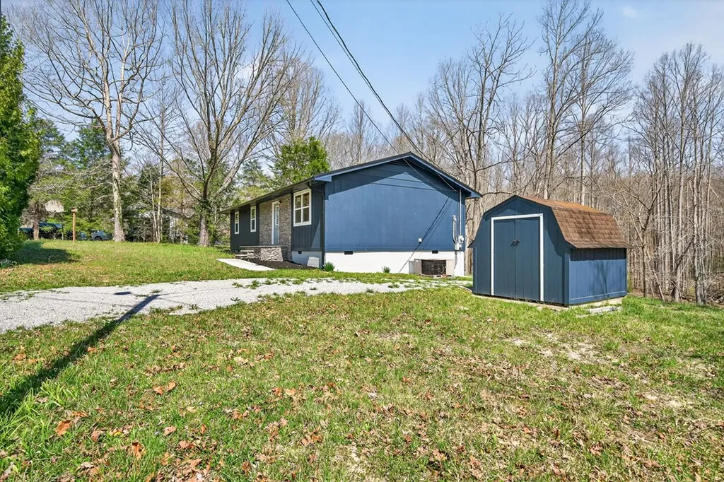 121 Twin Oaks Road Pikeville TN 37367