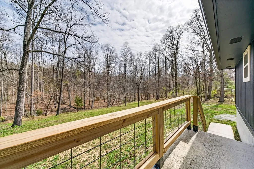 121 Twin Oaks Road Pikeville TN 37367
