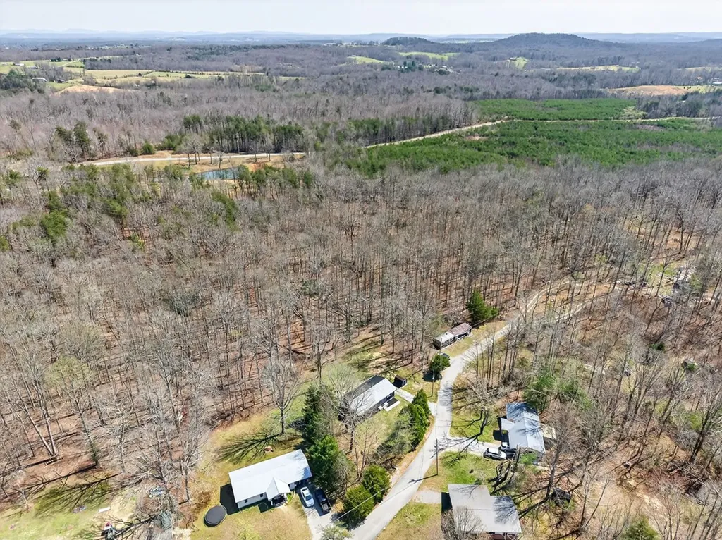 121 Twin Oaks Road Pikeville TN 37367