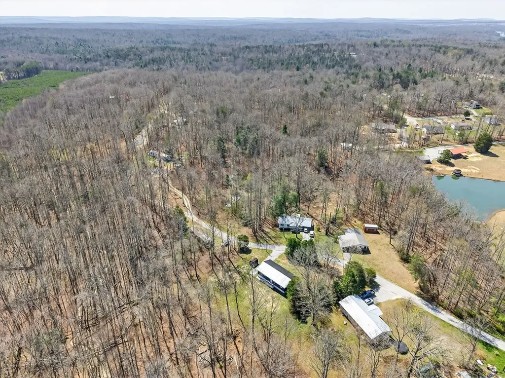 121 Twin Oaks Road Pikeville TN 37367