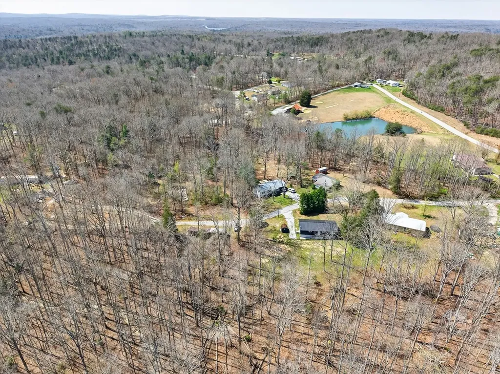 121 Twin Oaks Road Pikeville TN 37367