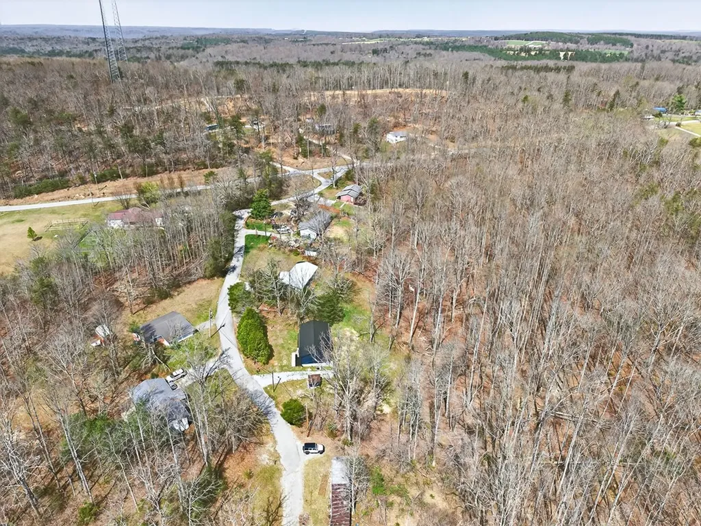 121 Twin Oaks Road Pikeville TN 37367