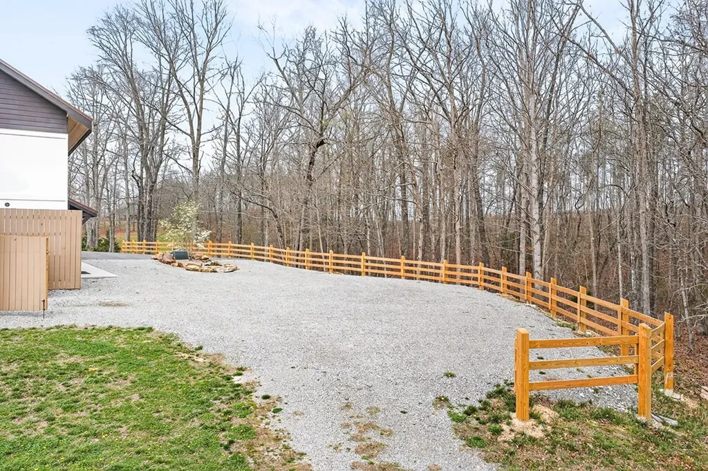 1249 Gulf Road Spencer TN 38585