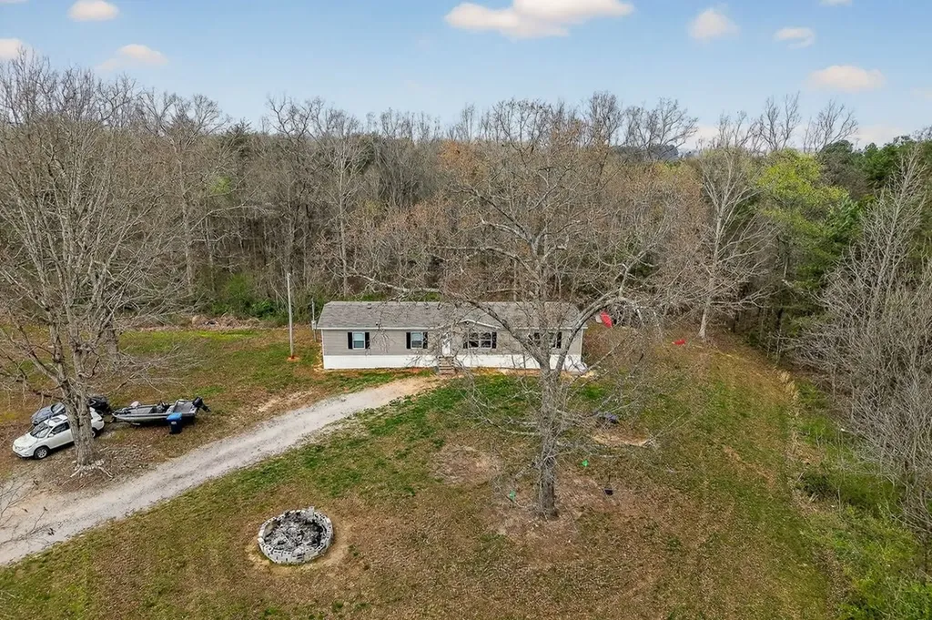 550 N Center Point Acres Walling TN 38587