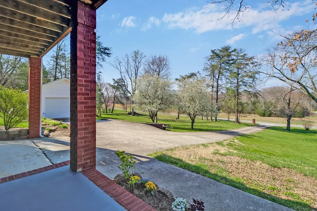 254 Sherwood Forest Road Livingston TN 38570