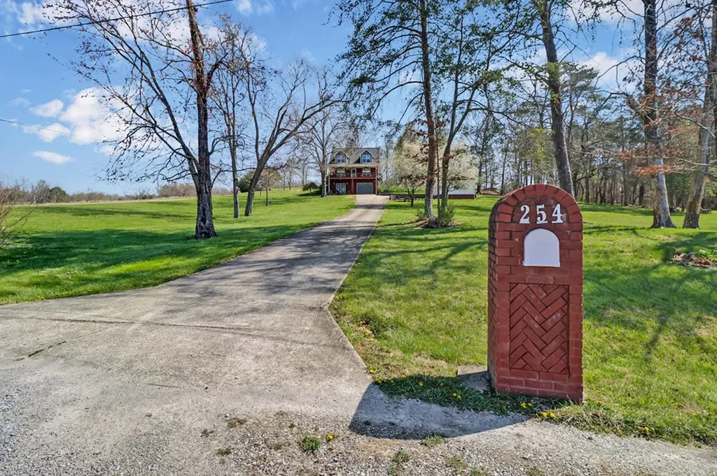 254 Sherwood Forest Road Livingston TN 38570