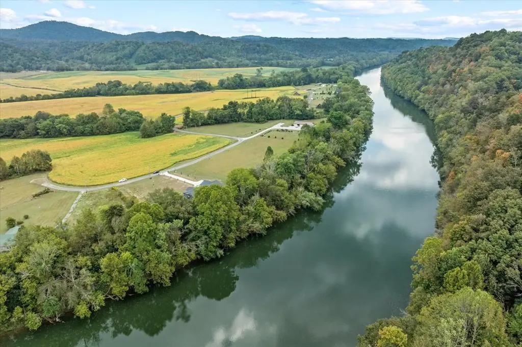 253 Hiawassee Lane Celina TN 38551
