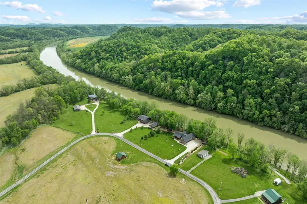 253 Hiawassee Lane Celina TN 38551