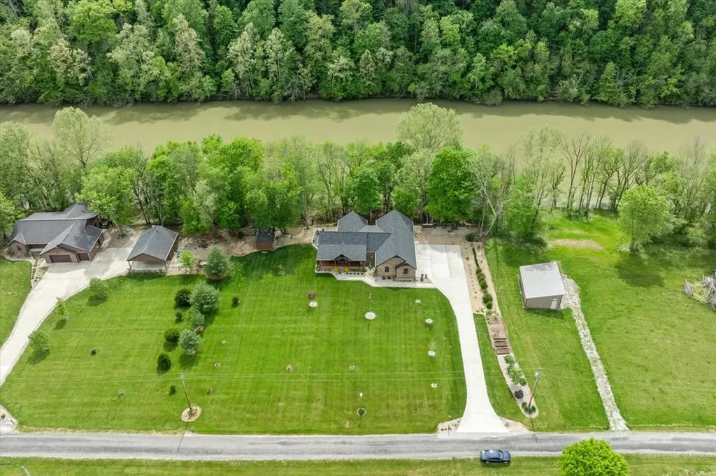253 Hiawassee Lane Celina TN 38551