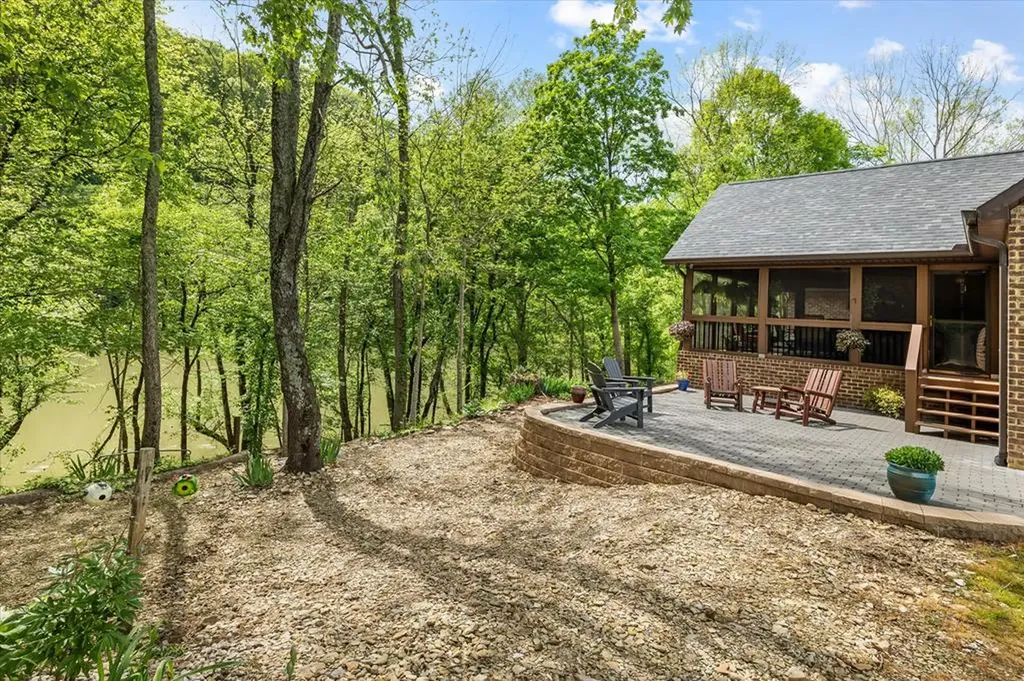 253 Hiawassee Lane Celina TN 38551