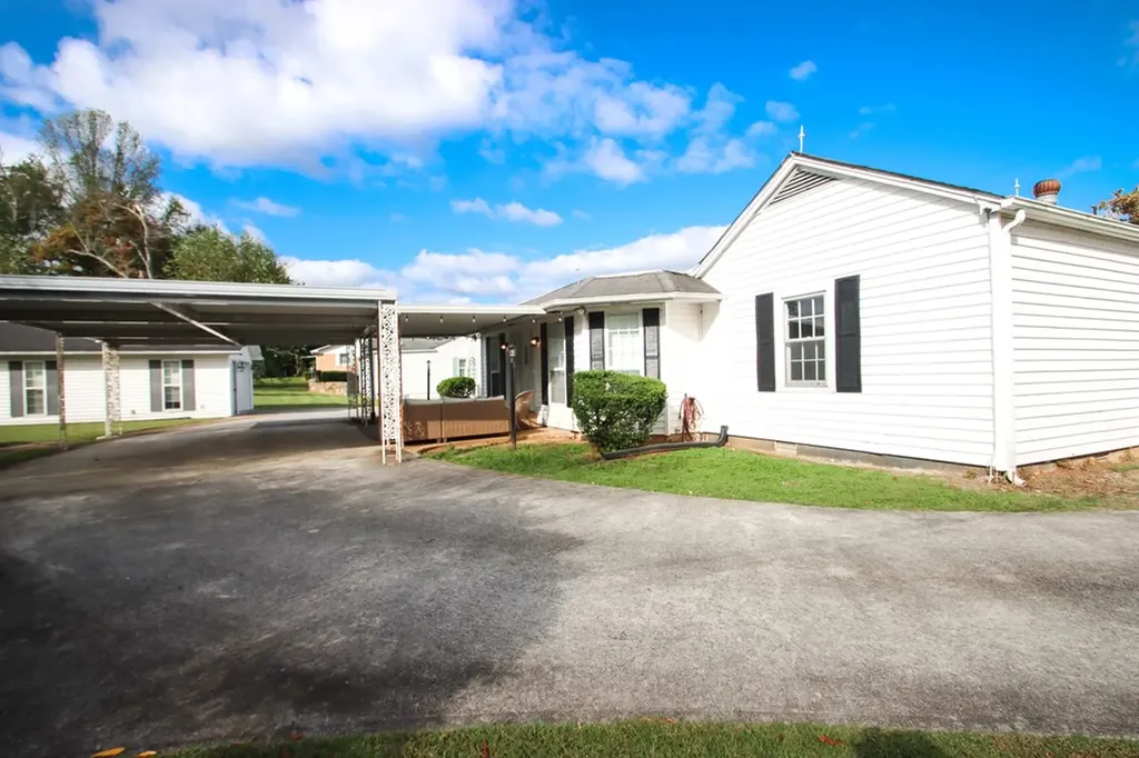 319 Mount View Sparta TN 38583