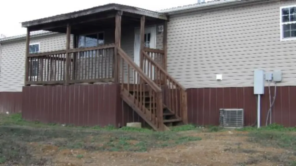 11500 Clay County Highway Moss TN 38568