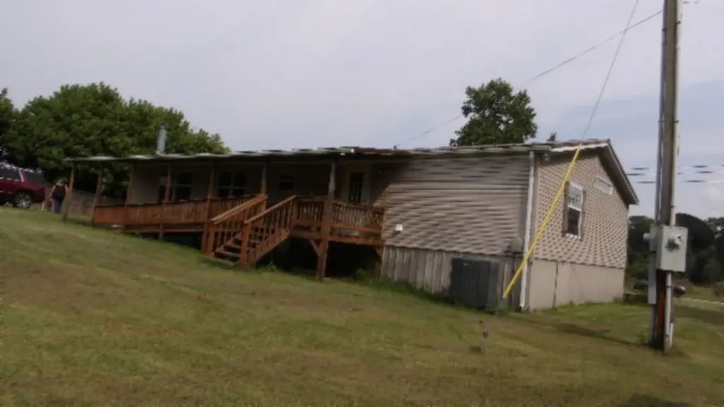11500 Clay County Highway Moss TN 38568