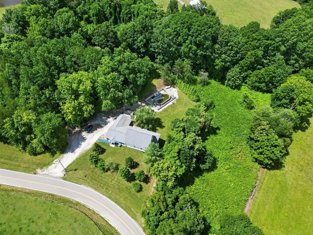 314 Smyrna Road Byrdstown TN 38549