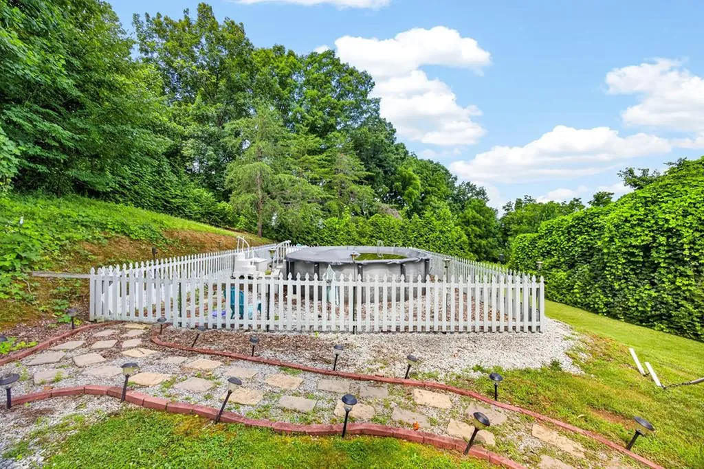 314 Smyrna Road Byrdstown TN 38549