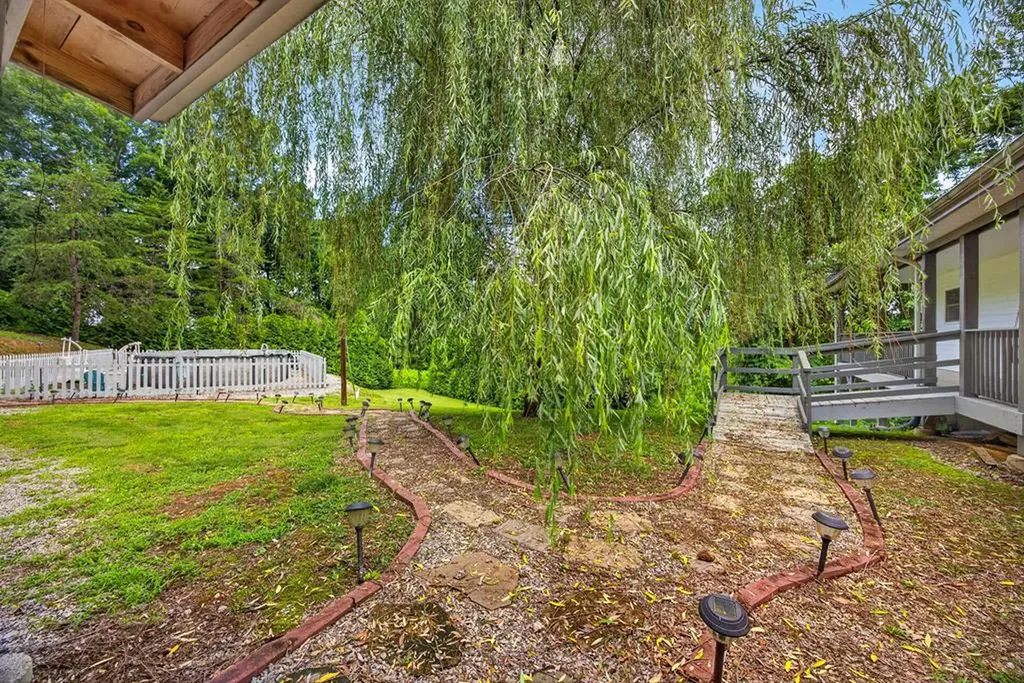 314 Smyrna Road Byrdstown TN 38549