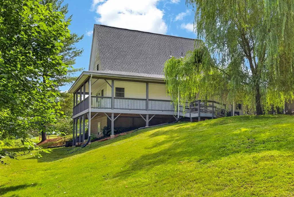 314 Smyrna Road Byrdstown TN 38549