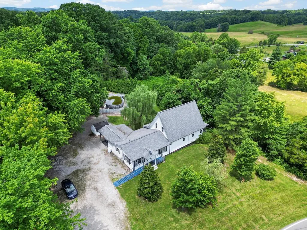 314 Smyrna Road Byrdstown TN 38549