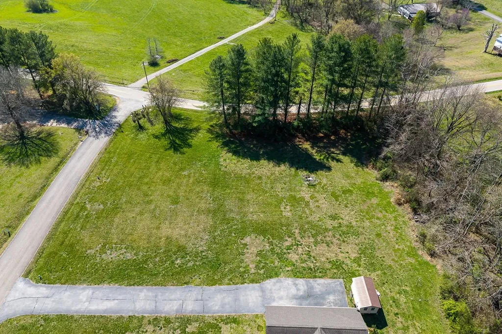15 Hidden River Avenue Sparta TN 38583