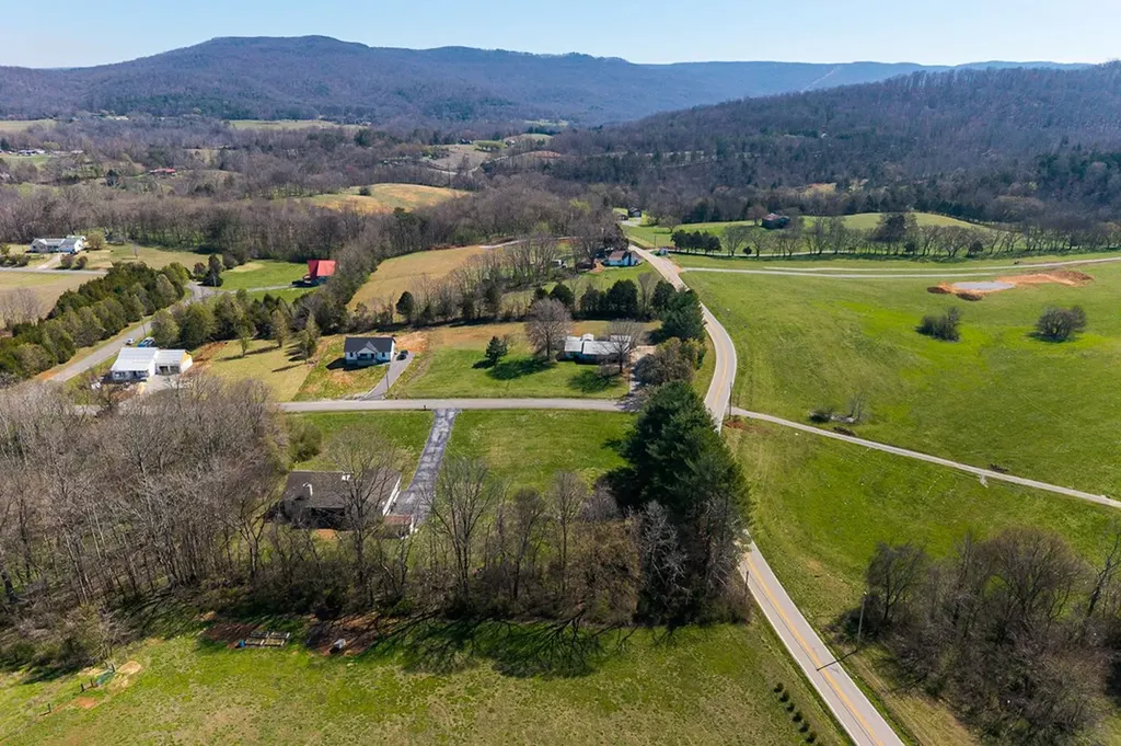 15 Hidden River Avenue Sparta TN 38583
