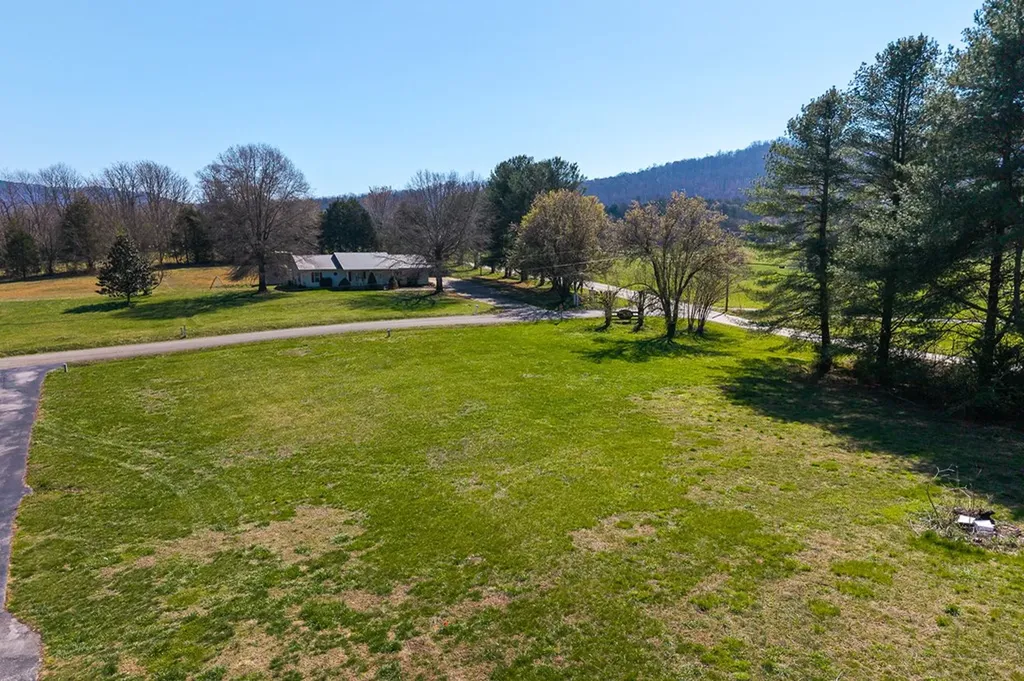 15 Hidden River Avenue Sparta TN 38583