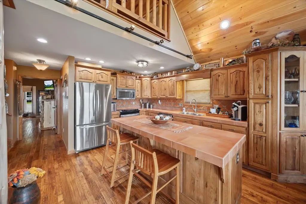 7318 Lillydale Road Byrdstown TN 38549