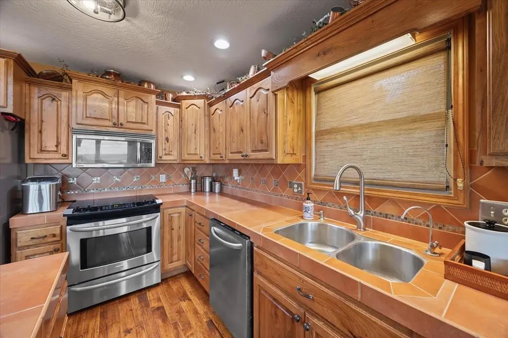 7318 Lillydale Road Byrdstown TN 38549