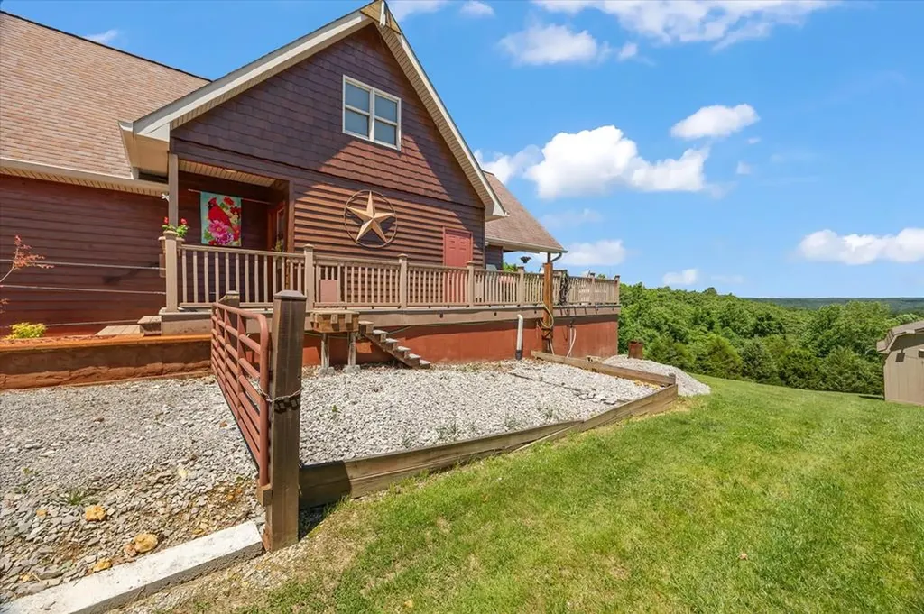 7318 Lillydale Road Byrdstown TN 38549