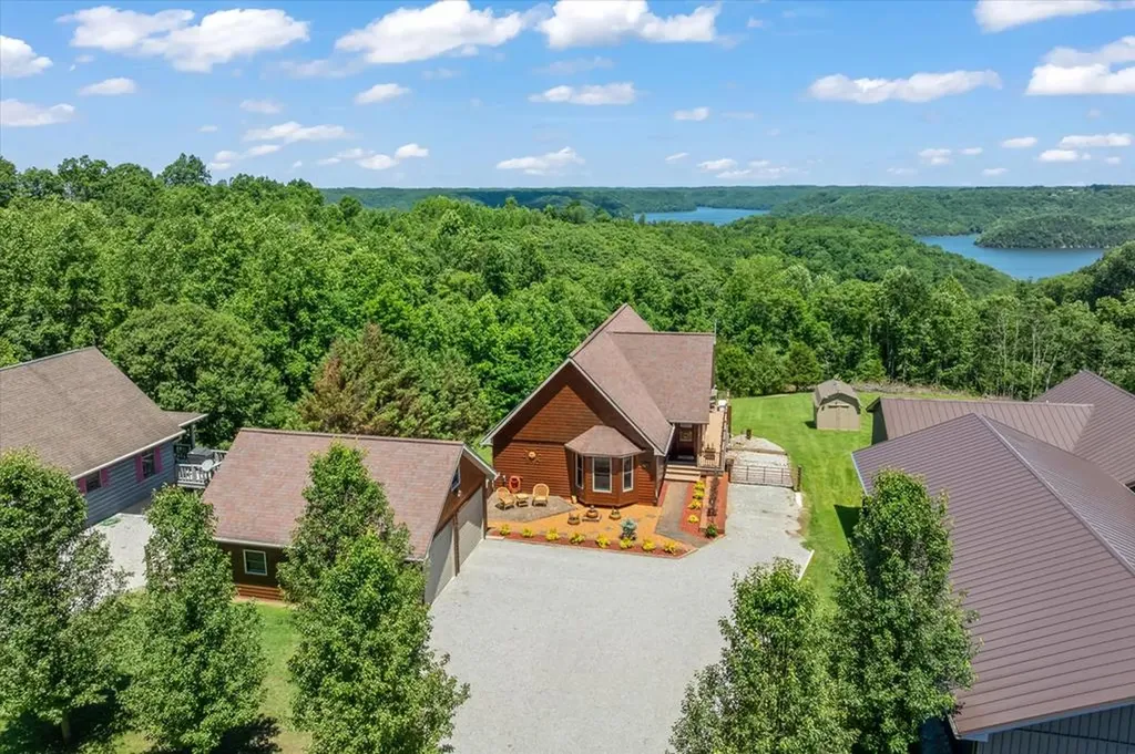 7318 Lillydale Road Byrdstown TN 38549