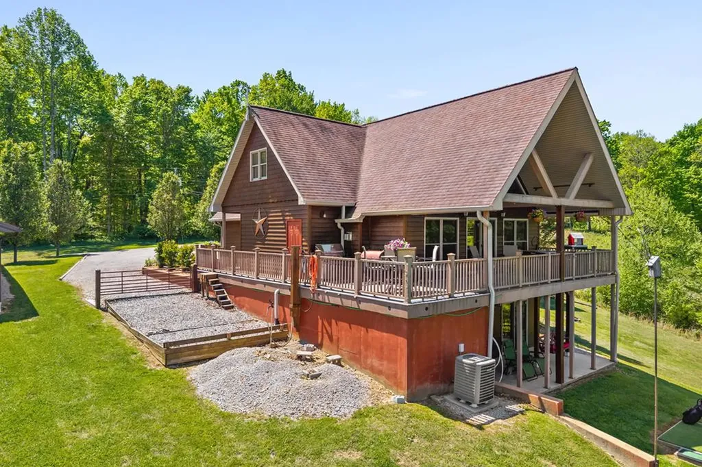 7318 Lillydale Road Byrdstown TN 38549