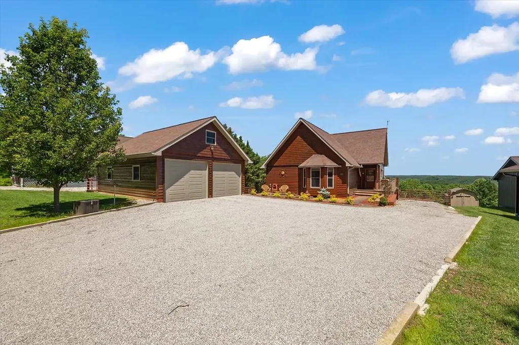 7318 Lillydale Road Byrdstown TN 38549