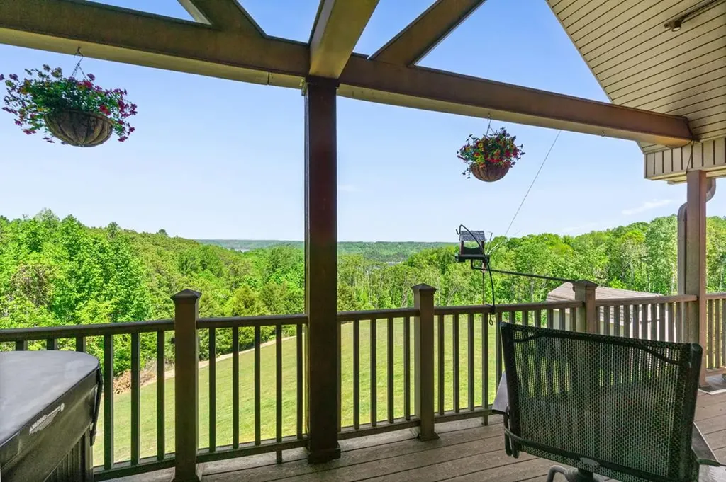 7318 Lillydale Road Byrdstown TN 38549