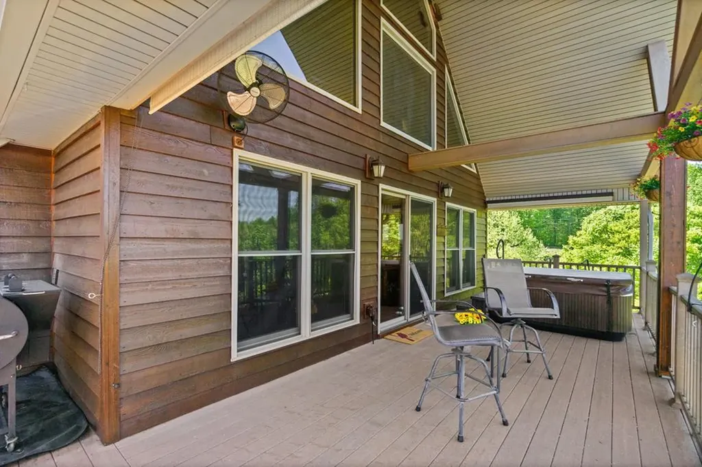 7318 Lillydale Road Byrdstown TN 38549