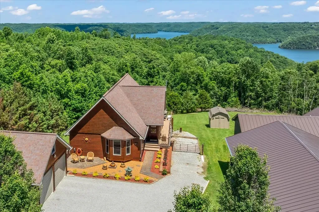 7318 Lillydale Road Byrdstown TN 38549