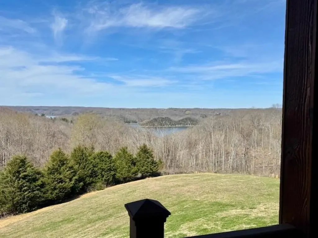 7318 Lillydale Road Byrdstown TN 38549