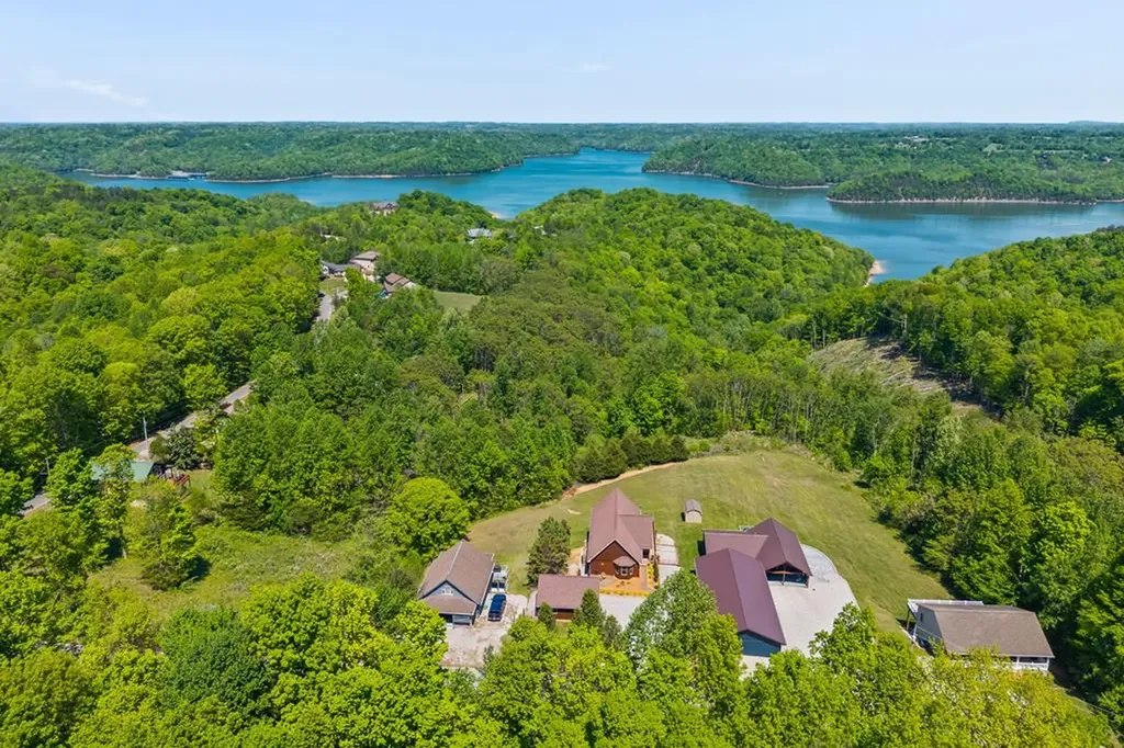 7318 Lillydale Road Byrdstown TN 38549