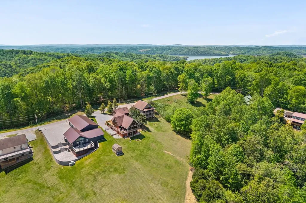 7318 Lillydale Road Byrdstown TN 38549