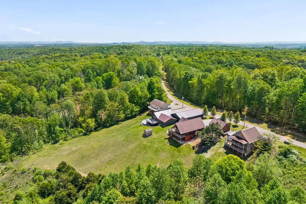 7318 Lillydale Road Byrdstown TN 38549