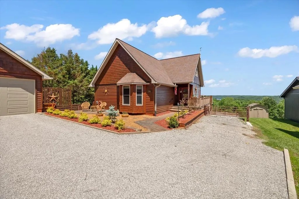 7318 Lillydale Road Byrdstown TN 38549