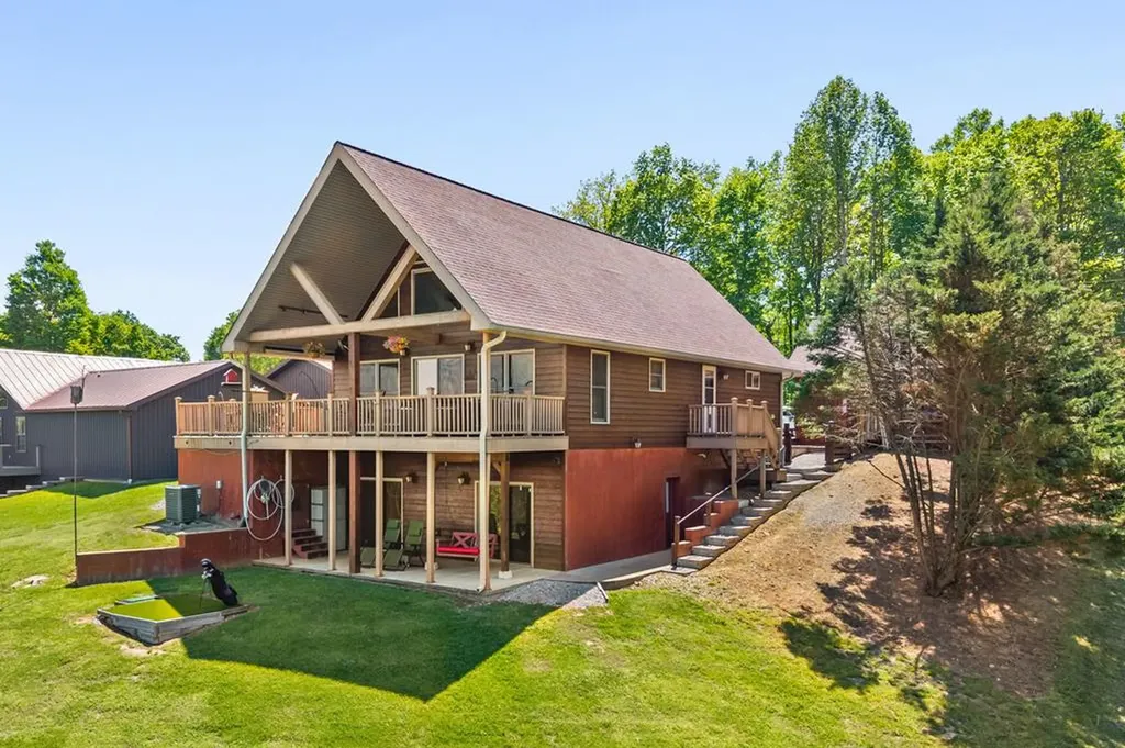 7318 Lillydale Road Byrdstown TN 38549